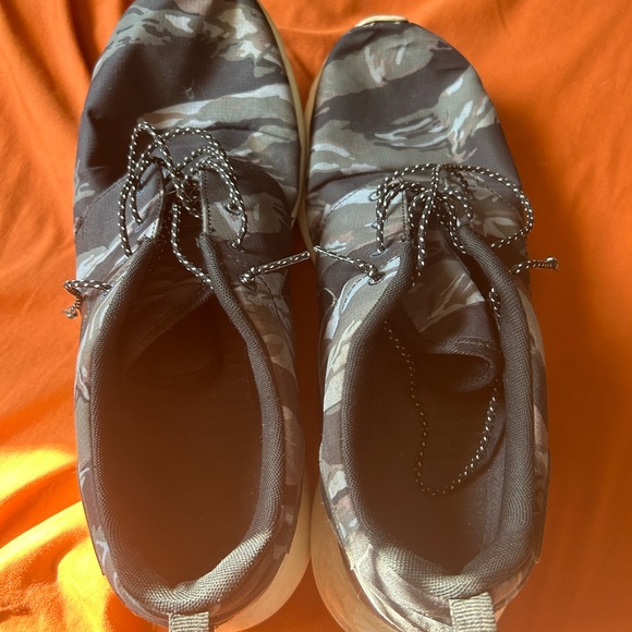 ⭐️ NIKE SHOES⭐️ - Picture 5 of 12